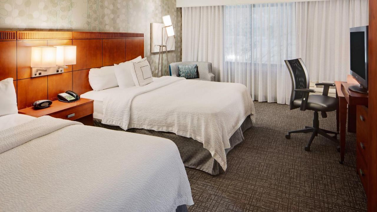 Courtyard By Marriott Pittsburgh West Homestead Waterfront Bagian luar foto
