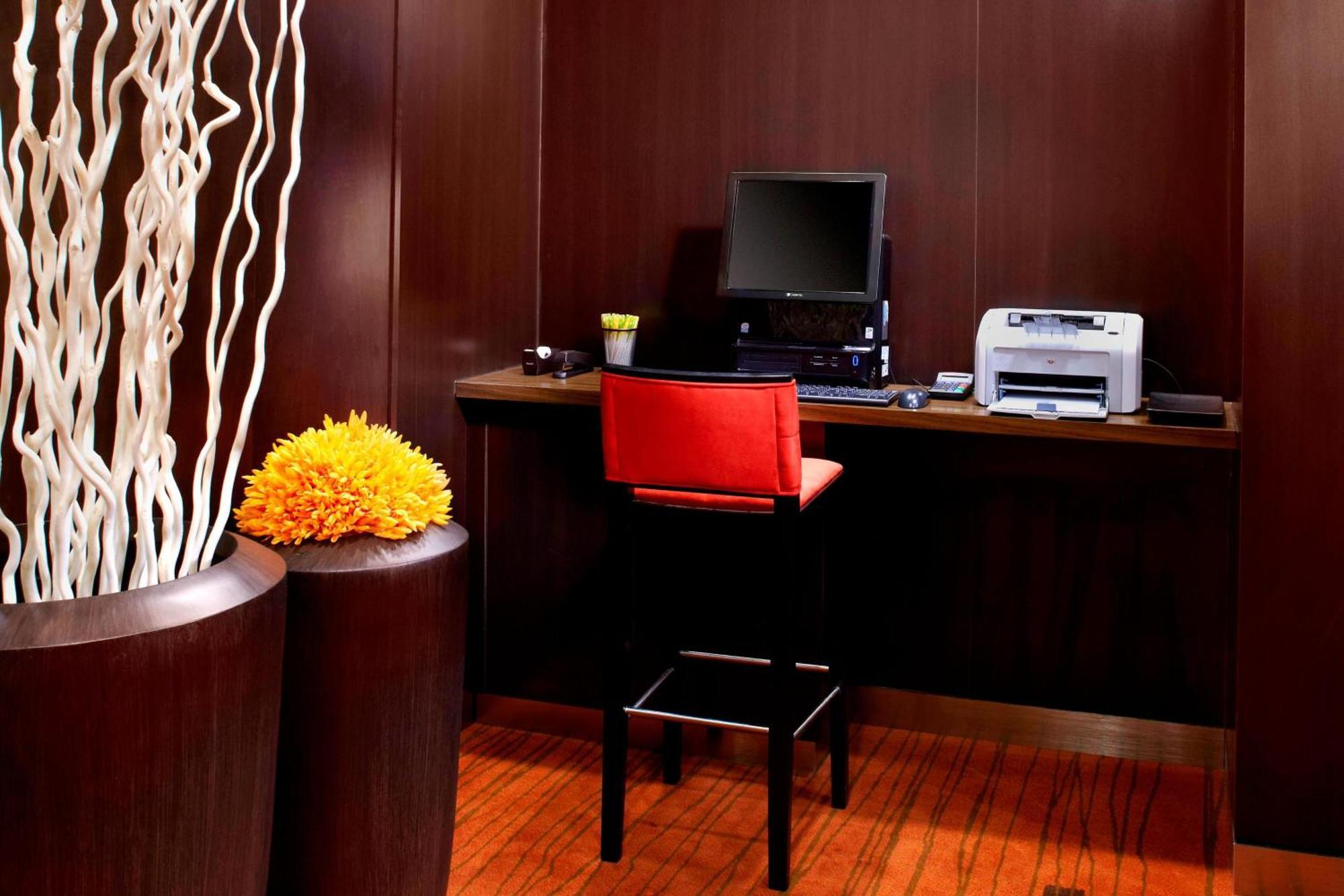 Courtyard By Marriott Pittsburgh West Homestead Waterfront Bagian luar foto