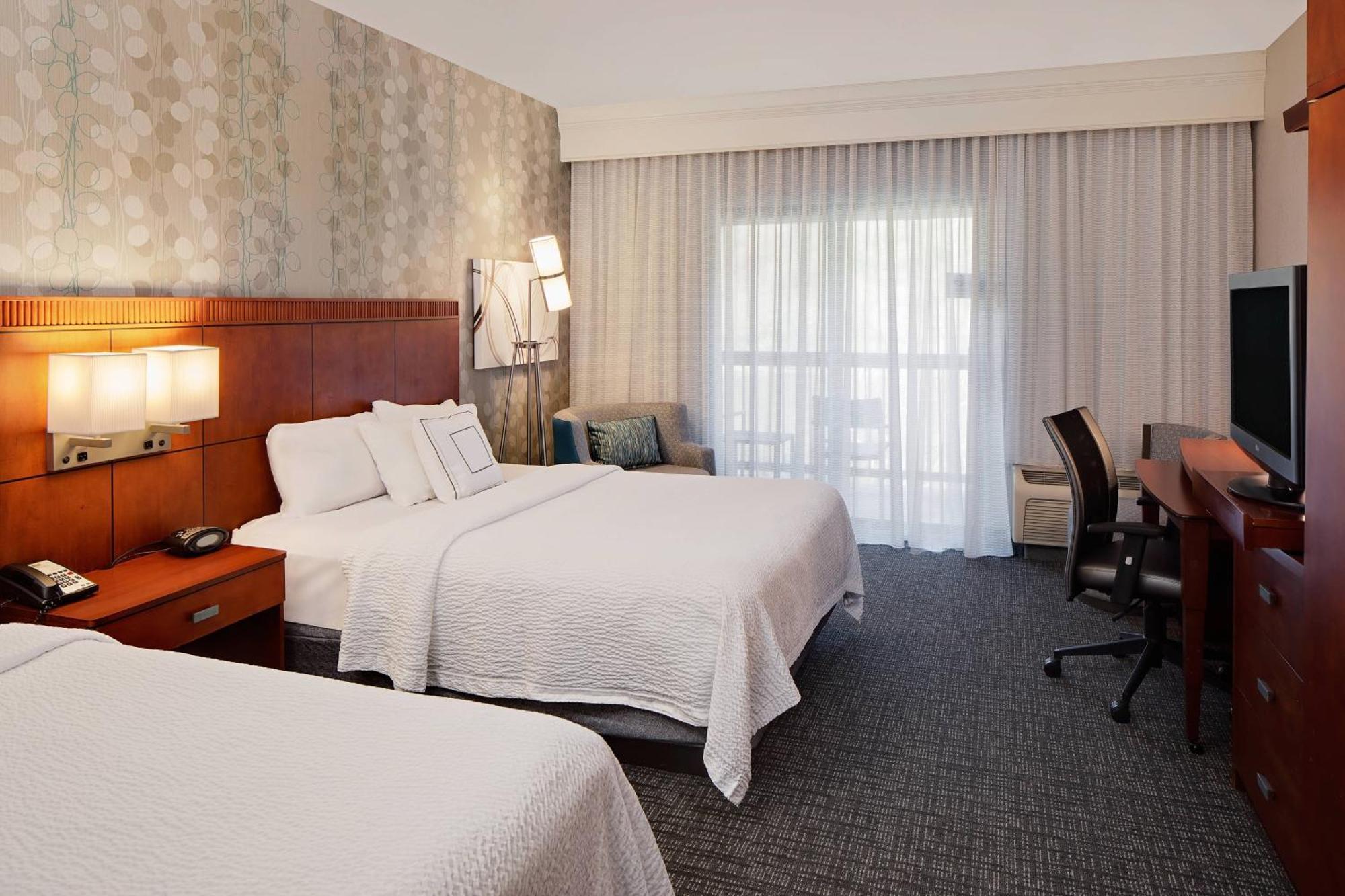 Courtyard By Marriott Pittsburgh West Homestead Waterfront Bagian luar foto